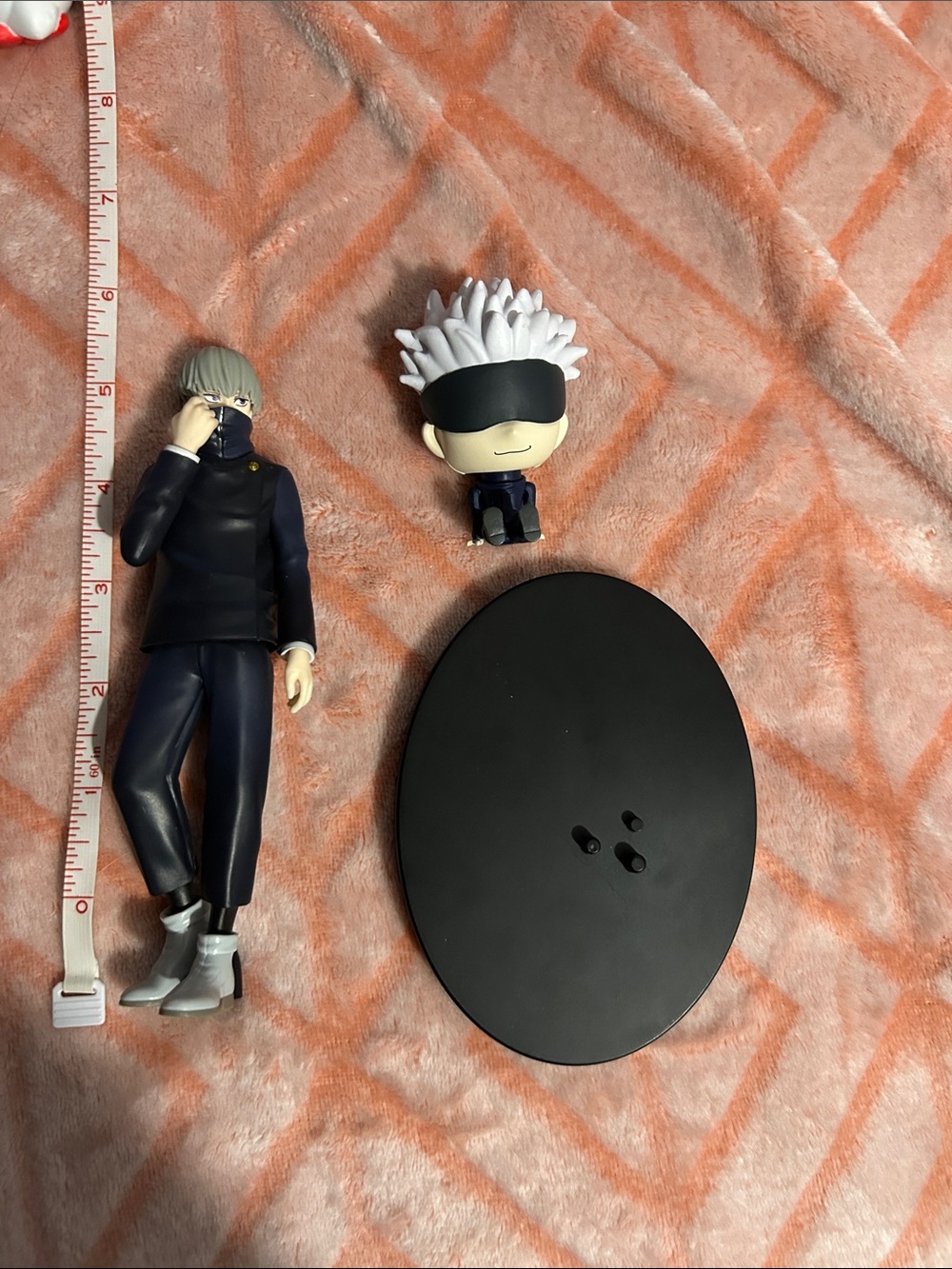 Jujutsu Kaisen Character Figure Set in Black and White – Collectible Display